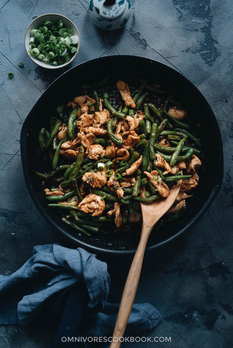 String bean chicken in a pan