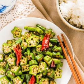 Four-Ingredient Okra Stir-fry | omnivorescookbook.com