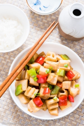 Stir Fried Lotus Root with Pepper | omnivorescookbook.com