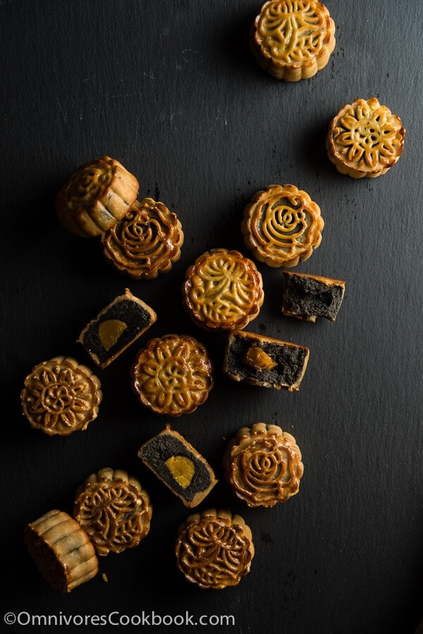 The Ultimate Guide to Traditional Mooncake (传统广式月饼) | omnivorescookbook.com