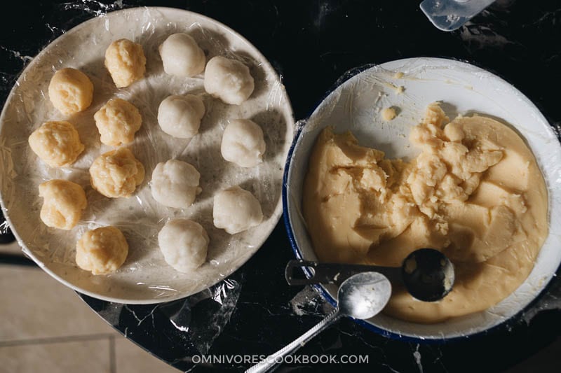 Doughs and filling setup for making snow skin mooncake