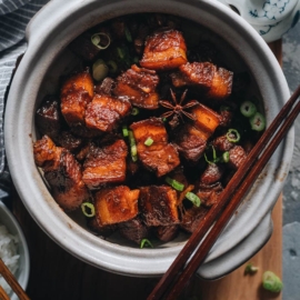 Hong shao rou in claypot