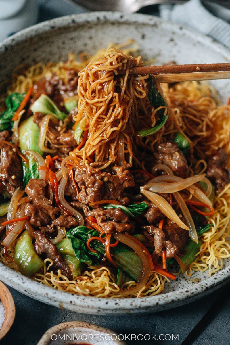 Beef pan fried noodles close-up