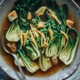 Shanghai-style bok choy soup with pickles