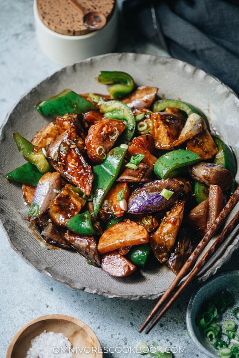Stir fried eggplant, potato and pepper in brown sauce