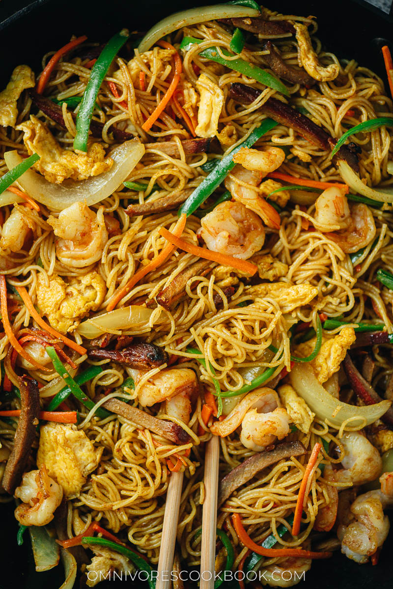 Singapore Noodles close up