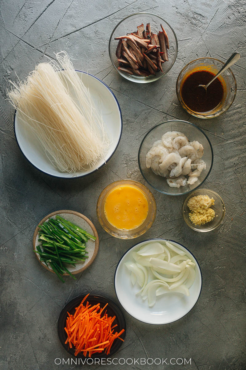 Ingredients for making Singapore noodle