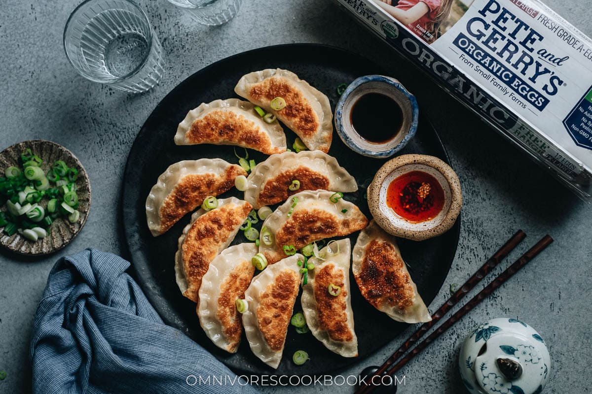 Egg and Pepper Dumplings (鸡蛋青椒饺子)