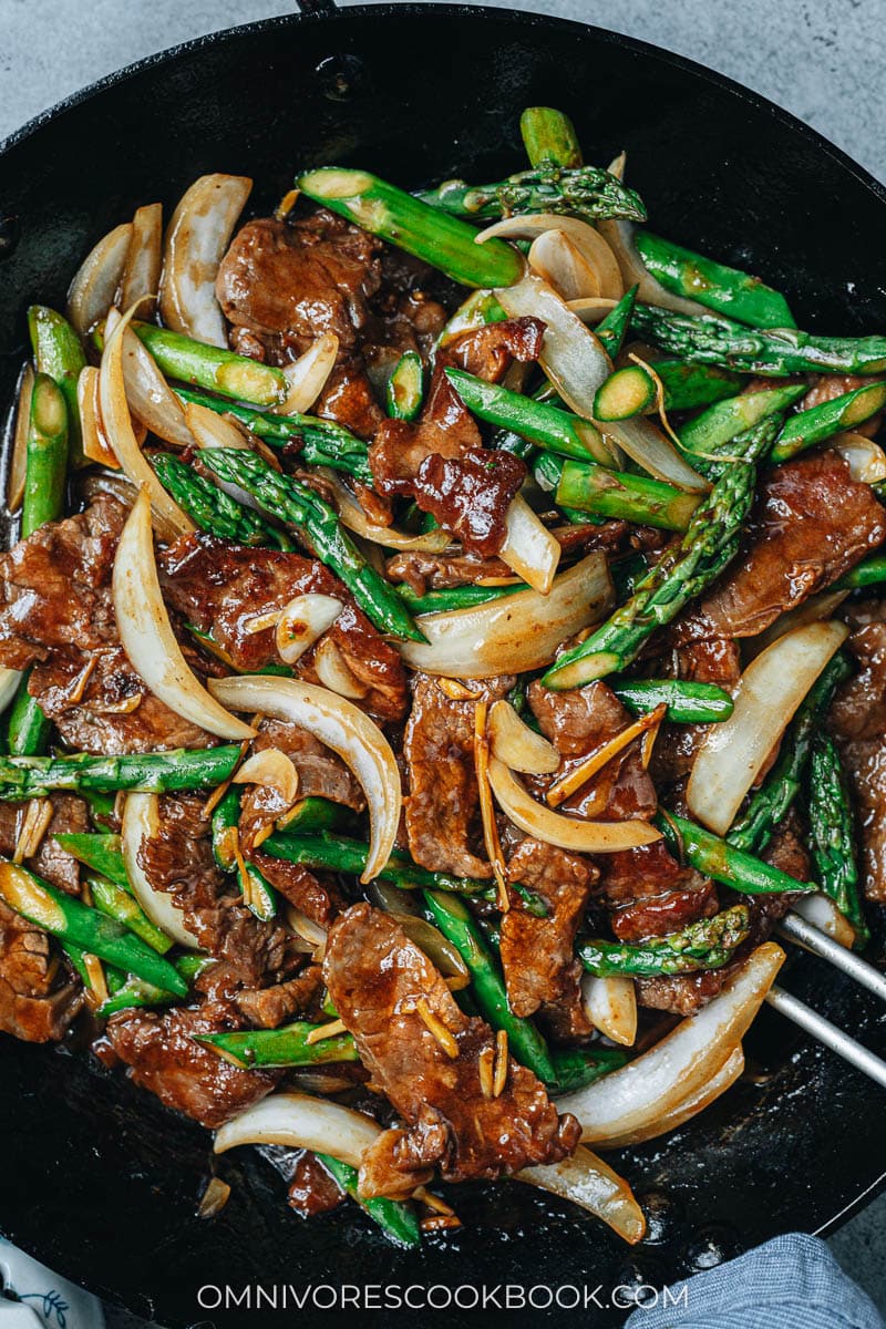 Beef with oyster sauce close up