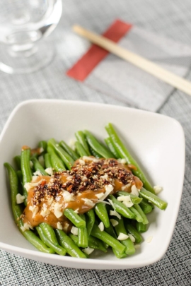 Green Beans with Spicy Peanut Sauce | Omnivore's Cookbook